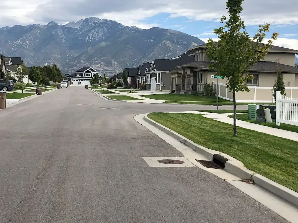 Commercial landscape maintenance